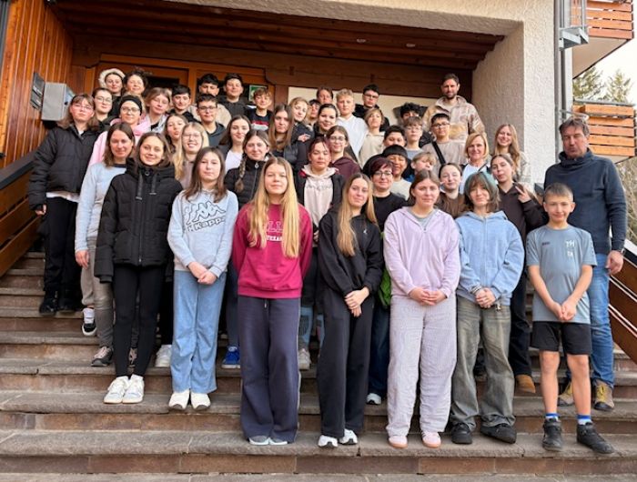 Am Freitag, den 06. März ging es wieder zurück in den Westerwald. Hier das Gruppenfoto mit allen Beteiligten vor dem haus Rheinland-Pfalz.